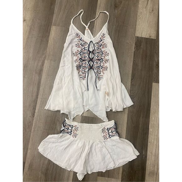 Free People La Luna Set, White Eyelet Tunic Top and Shorts, Sz Medium, MSRP $148 - Picture 2 of 12